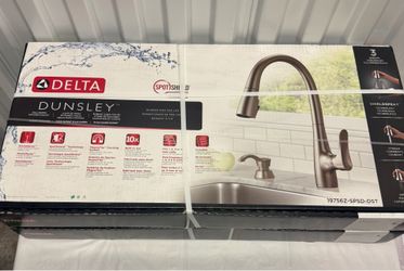 Delta Dunsley Pull-Down Kitchen Faucet