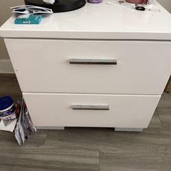 White 2 drawer night side stand