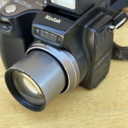 Kodak EasyShare Z7590 5.0MP 10x Zoom Digital Camera W Charger/Battery TESTED 
