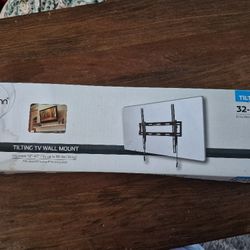 Tilting TV wall mount