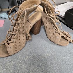 Jessica Simpson Khaki/beige heels