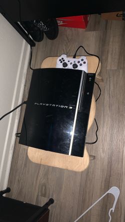 PS3 For Parts(Needs To Be Repaired) Comes With Off Brand Remote Thats Brand New And Works.