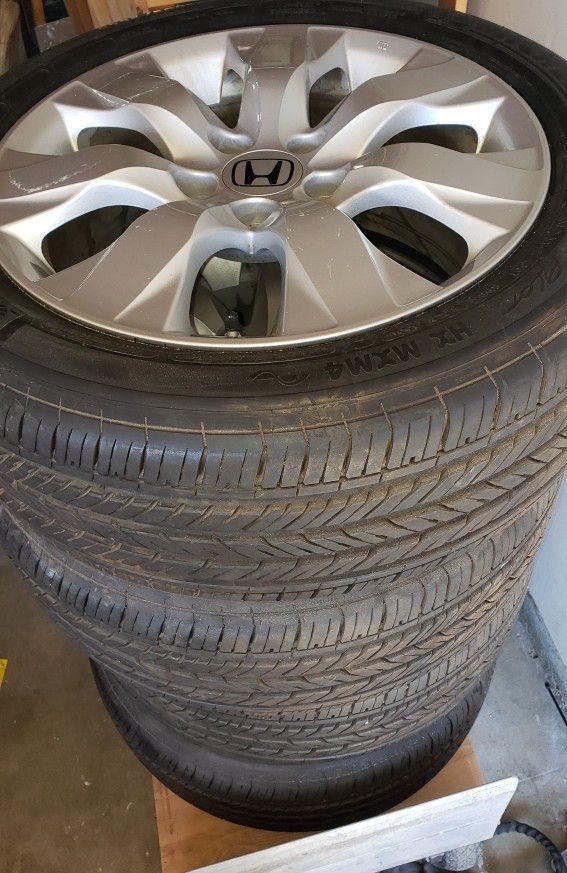2008 Honda Accord wheels with tires