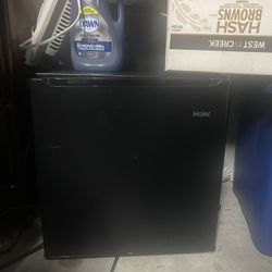 Mini Fridge 