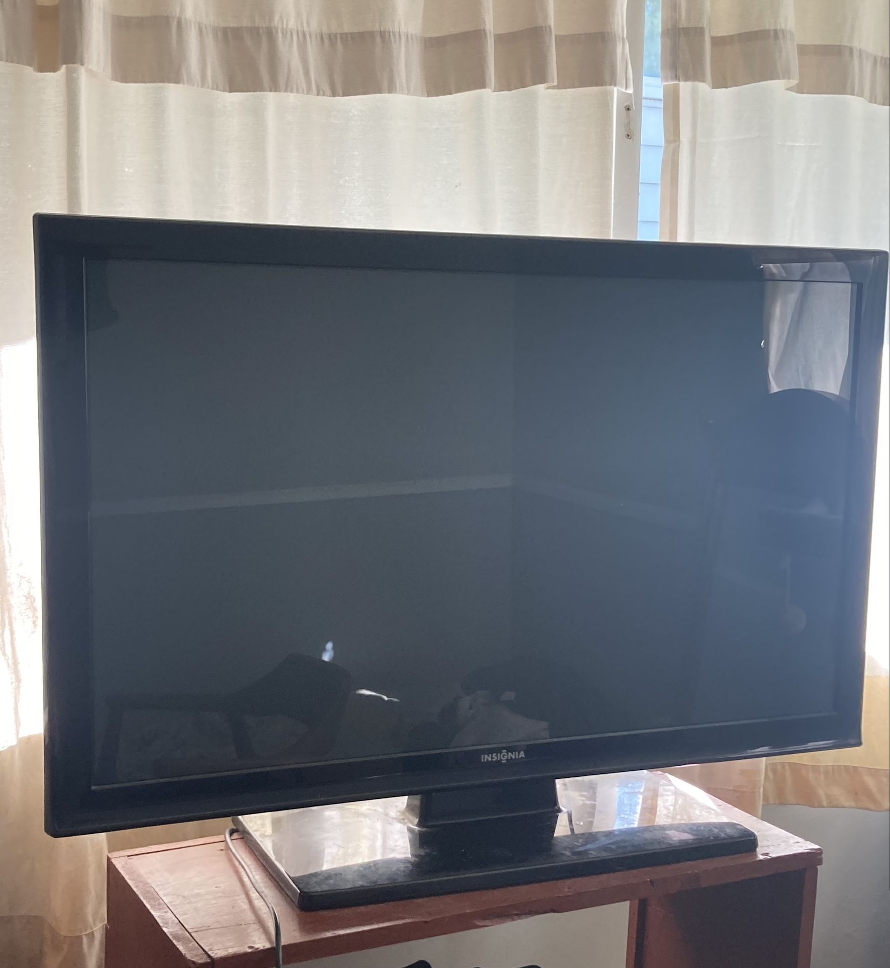 42 Inch 720p Non Smart Insignia TV no Remote