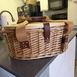 Picnic Basket for 2 with Wine Table