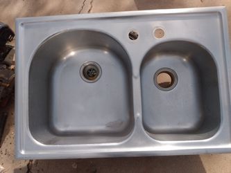 Stainless steel kitchen sink