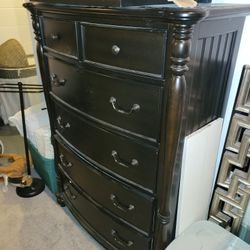 6 Drawer Dresser And End Table - Nice