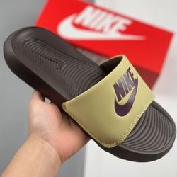 Summer trendy beach slippers