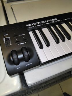 Key station 49 missing the USB cord selling as is