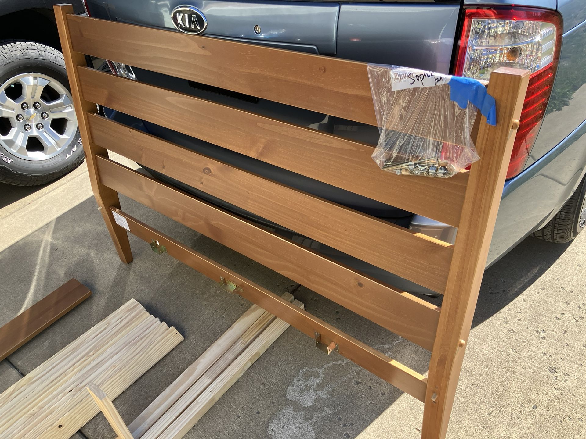 Free Queen Bed Frame Real Wood…