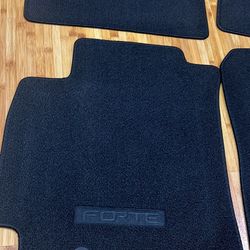 Carpet mats a Kia forte new OEM 