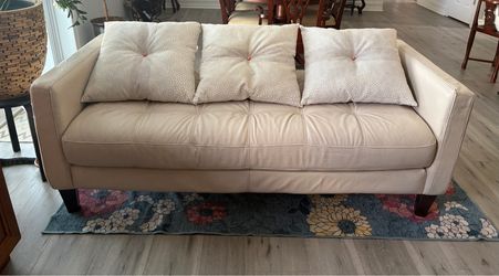 Daybed with amrest