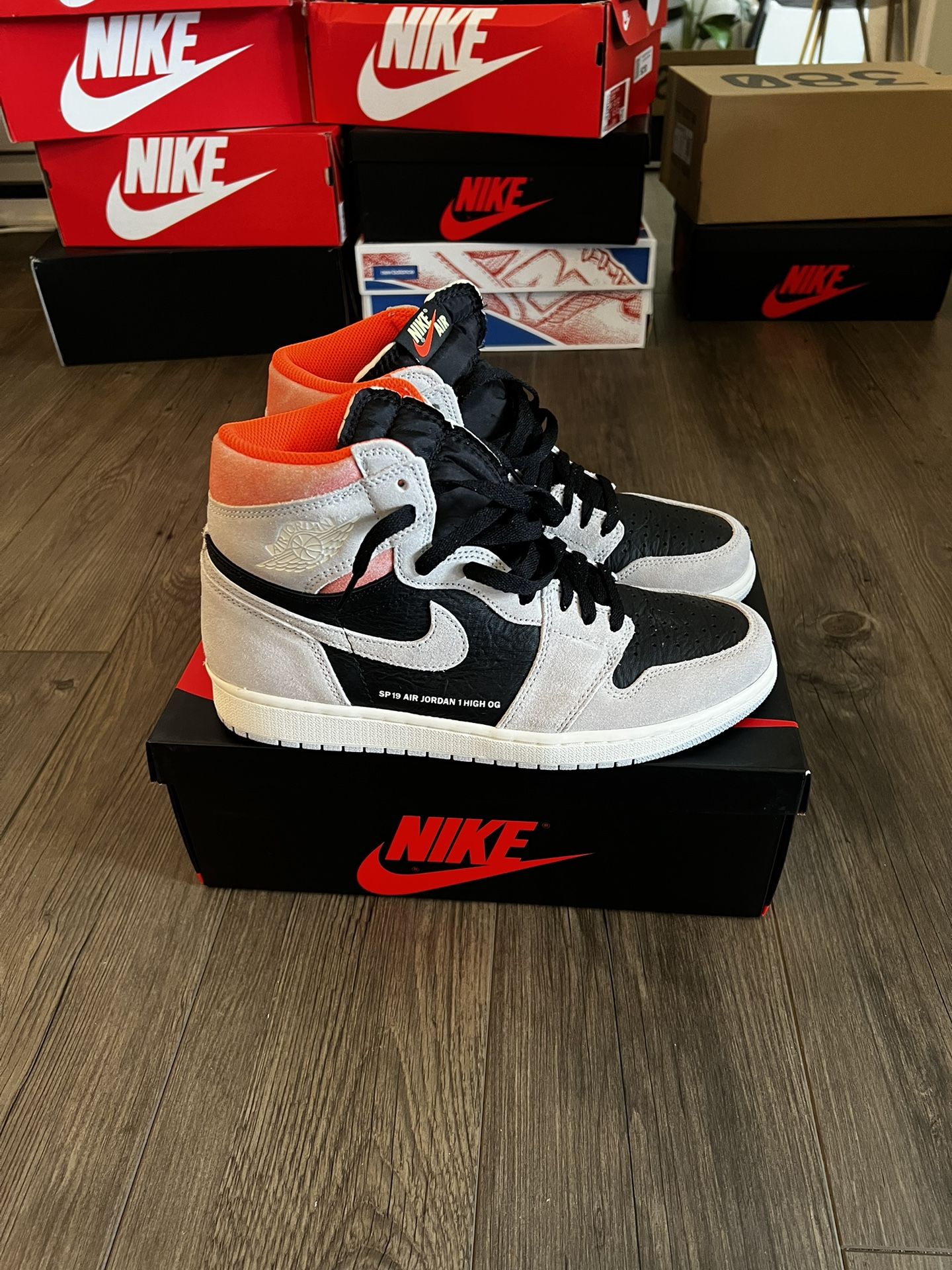 JORDAN NEUTRAL GREY HYPER CRIMSON