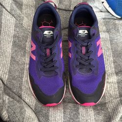 Tennis shoes