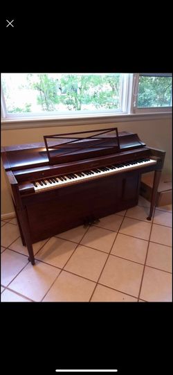 Piano Aerosonic with bench