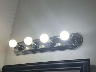 24-in 4 Light  Traditional Bathroom Vanity light