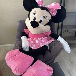 5ft Plush Minnie Mouse 