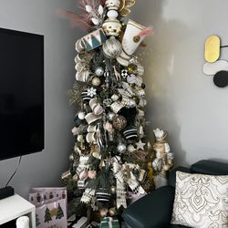 Arbol 9.5 Pies Con Todos Adornos Incluidos 