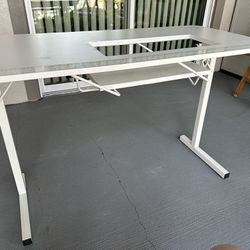 Multipurpose sewing table 