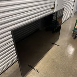 Samsung TV 82”  QLED 4k Smart Tizen TV