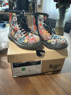 Dr. Martens Wanderflower Boots