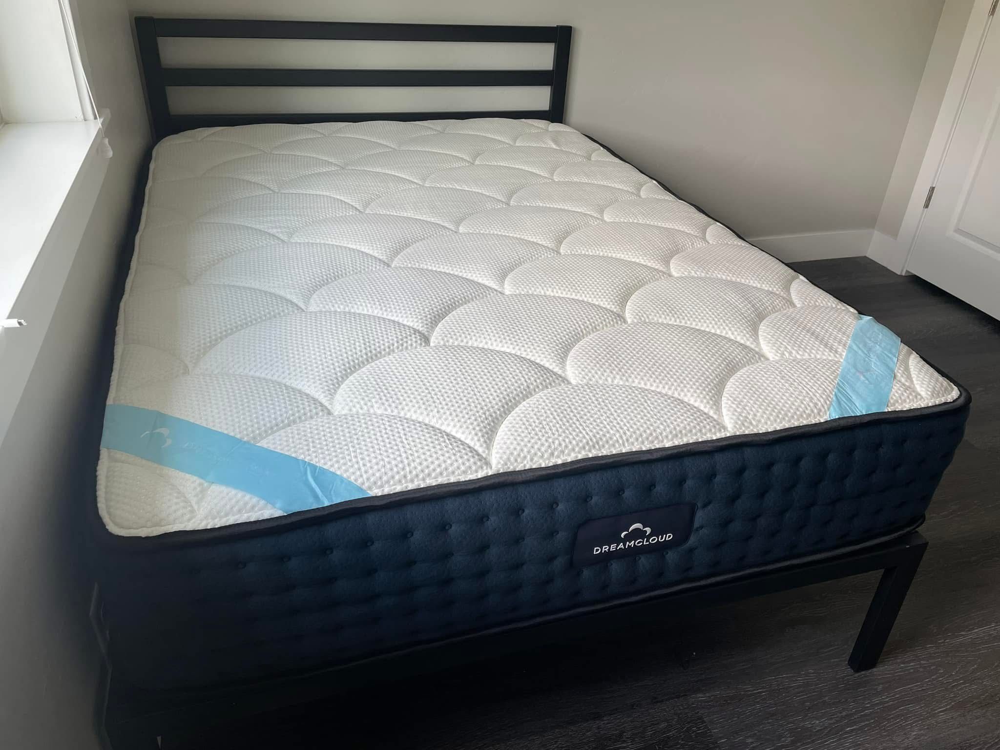 The DreamCloud Premier - Full size Mattress