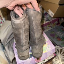 Women’s Size 9 UGGs Tall Grey