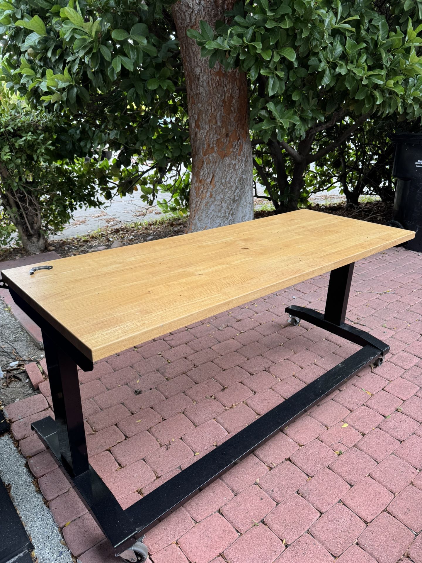 Adjustable Height Work Table