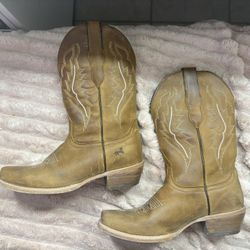 boots size 7 hardly worn