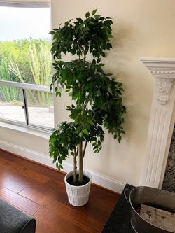 Artificial Indoor Tree – Approx. 5’ Tall