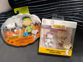 Charlie Brown and snoopy figure bundle