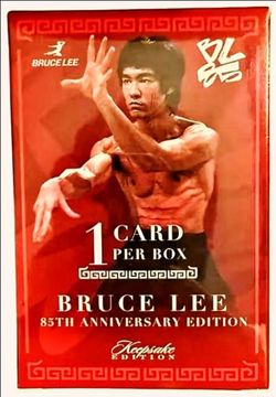 2025 BRUCE LEE 85TH ANNIVERSARY KEEPSAKE EDITION
FACTORY-SEALED COLLECTOR BOX — ONE ENCASED CARD