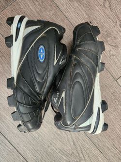 Easton softball cleats