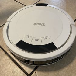 Shark Ion Robot Vacuum AV752 Robotic Vacuum Cleaner Tri-Brush System Retail $250