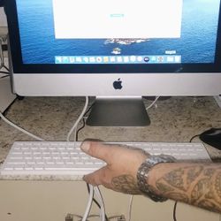 Apple iMac Desktop Computer