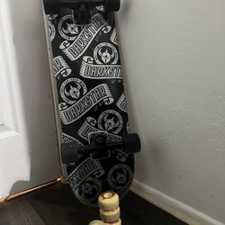 Skateboard Fully Built (With Extra Wheels)