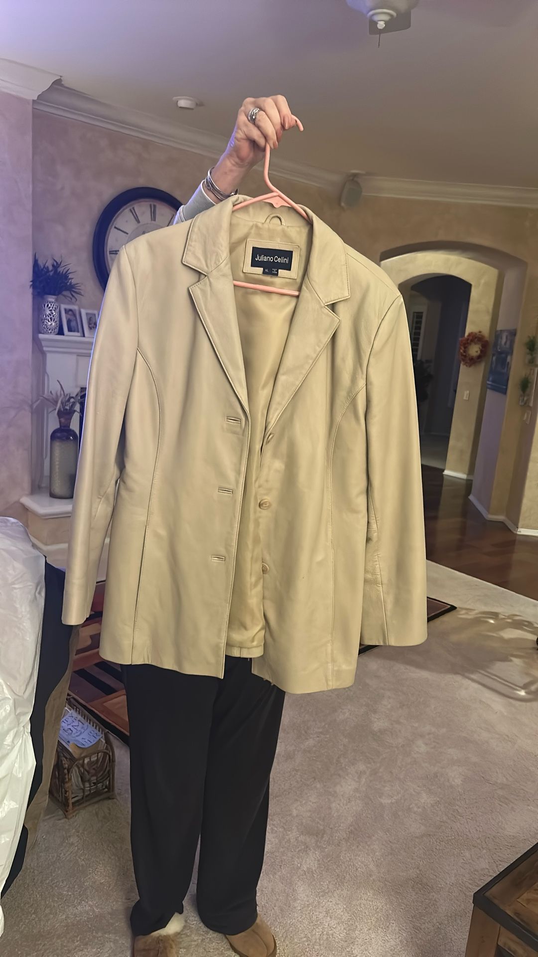 Juliano Celini Women’s XL Light Beige Leather Blazer like New Condition