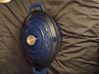 Cast iron cuisine Dutch oven 6 and 1/2 quarts