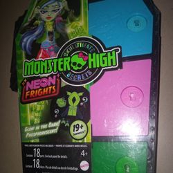 Monster High  "Ghoulia Yelps"