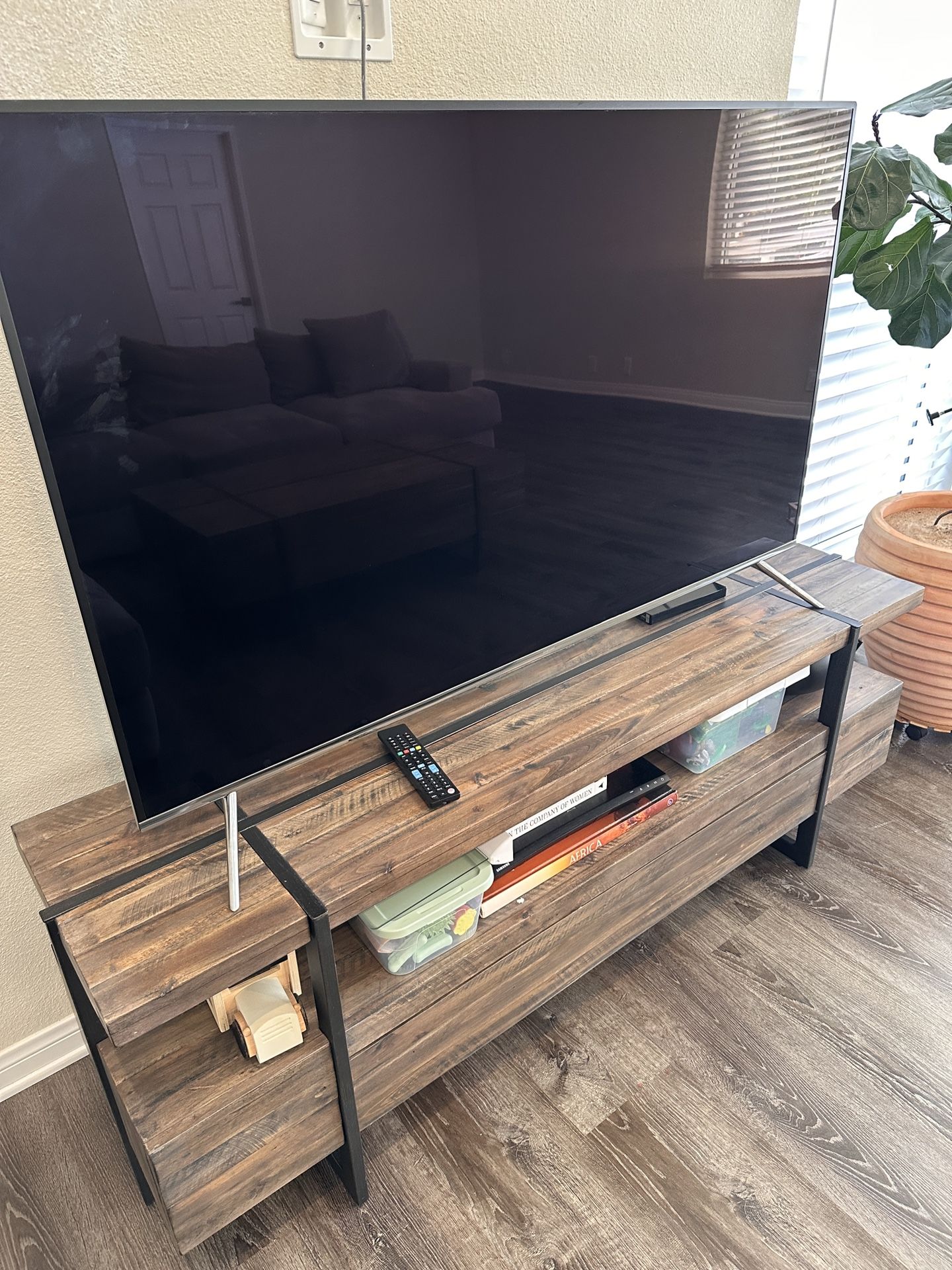 60 Inch Samsung 4k Smart Tv With Sound Bar w/wall Mount