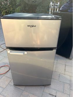 Small whirlpool refrigerator