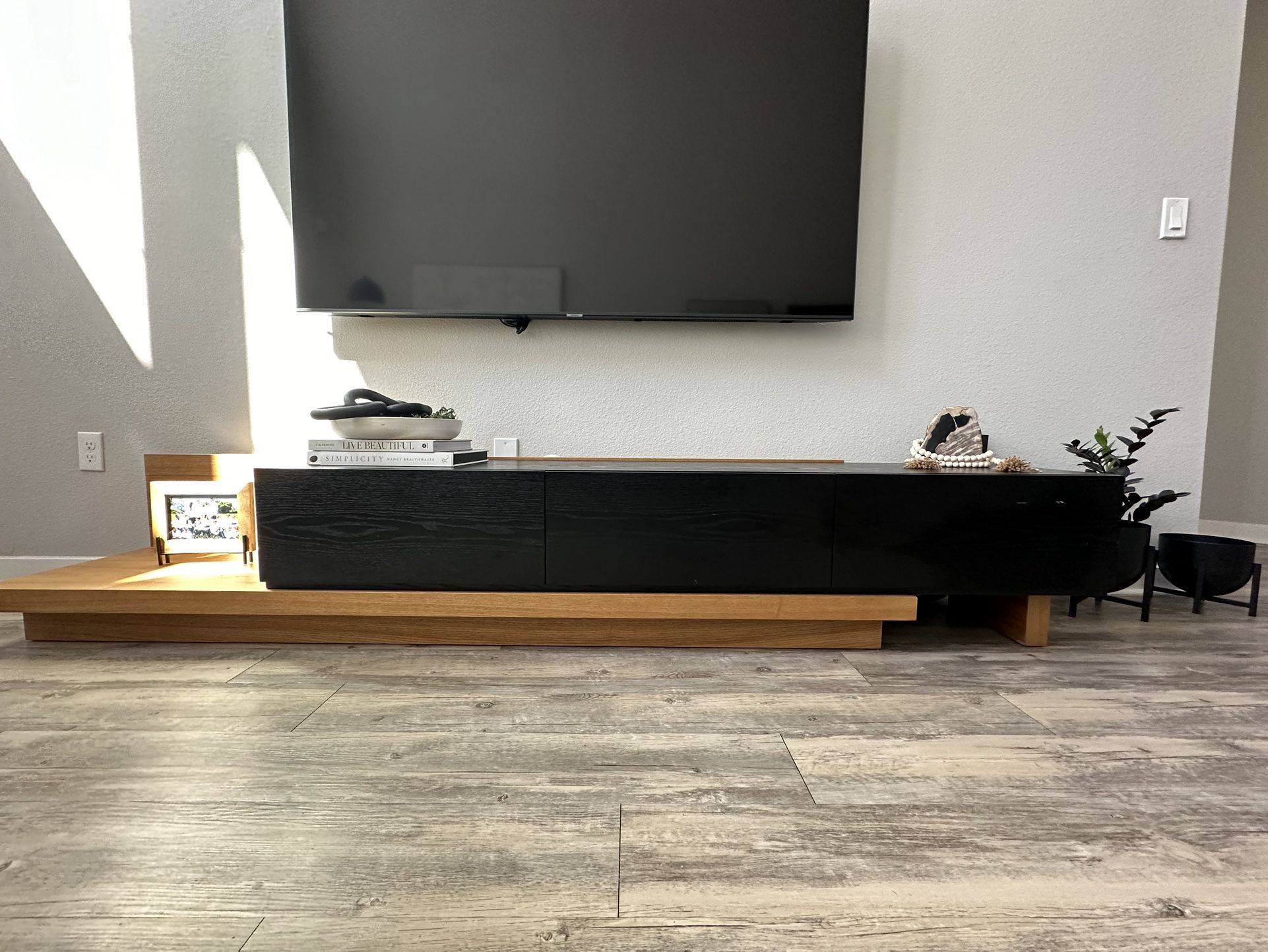 Expandable TV Stand w/ Storage Drawers