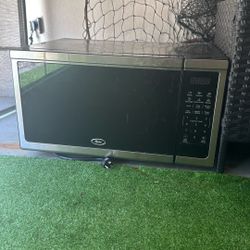 Oster Microwave