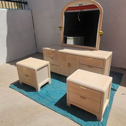 High  end American drew 3 piece bedroom  set long dresser with mirror and nightstands