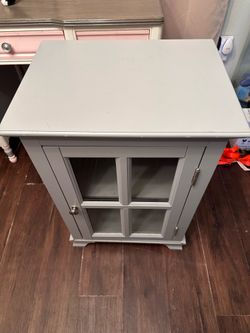 Small storage/end table