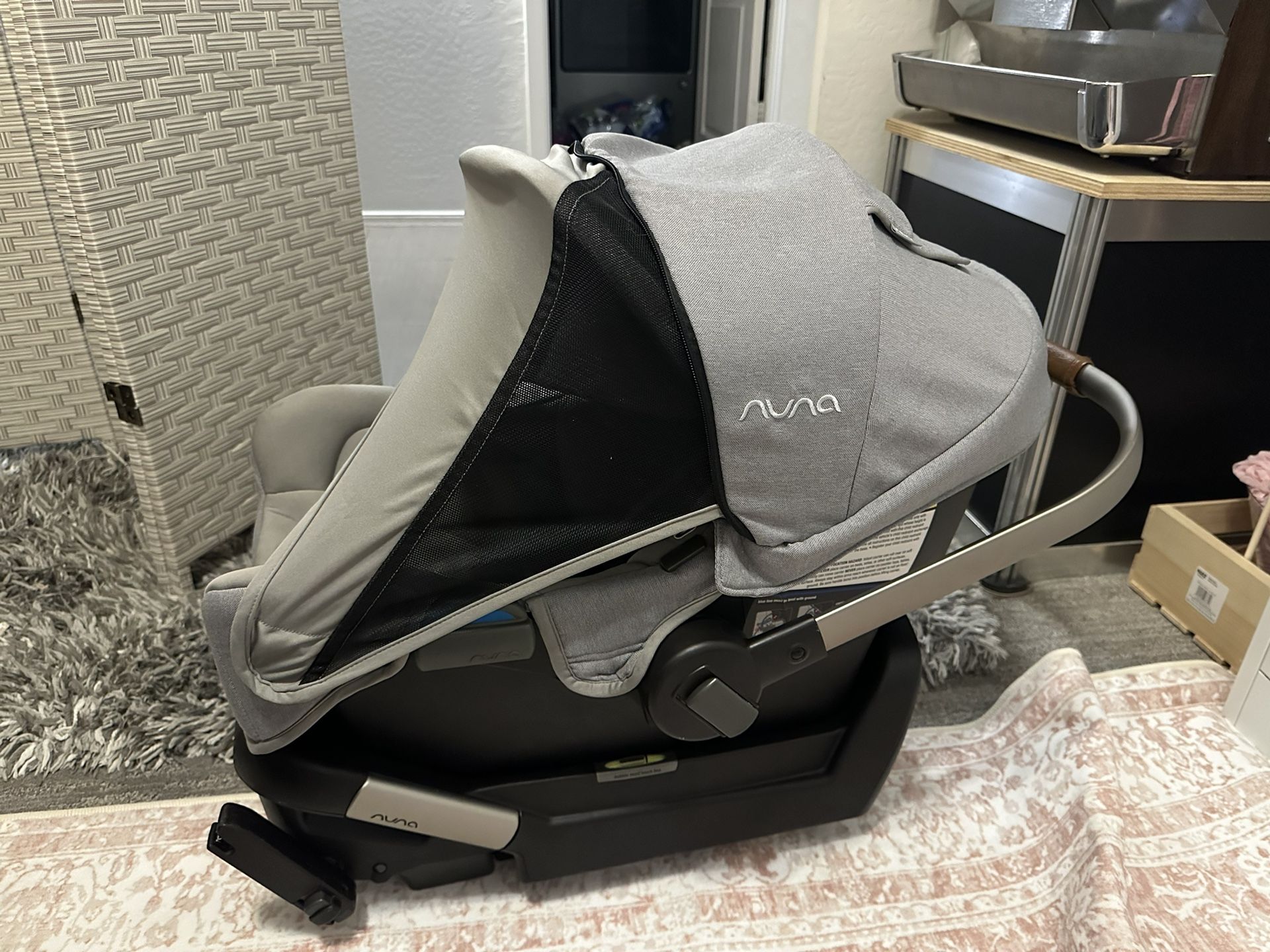 Nuna Pipa Car seat Plus Base 