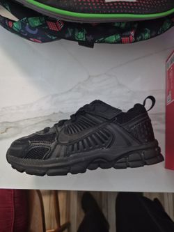 Nike Vomero 5 size 13.5c