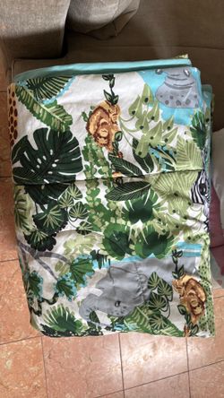 Twin size Safari comforter