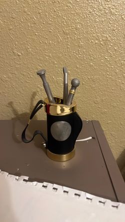 Golf club pen rack